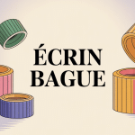 Différents écrins bague ouverts avec bagues sur fond raffiné