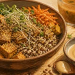 Aliments riches en oestrogenes : bol quinoa tempeh, graines de lin, pousses