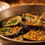 Aubergine fondante à la poêle, tranches dorées prêtes en 3 à 4 minutes