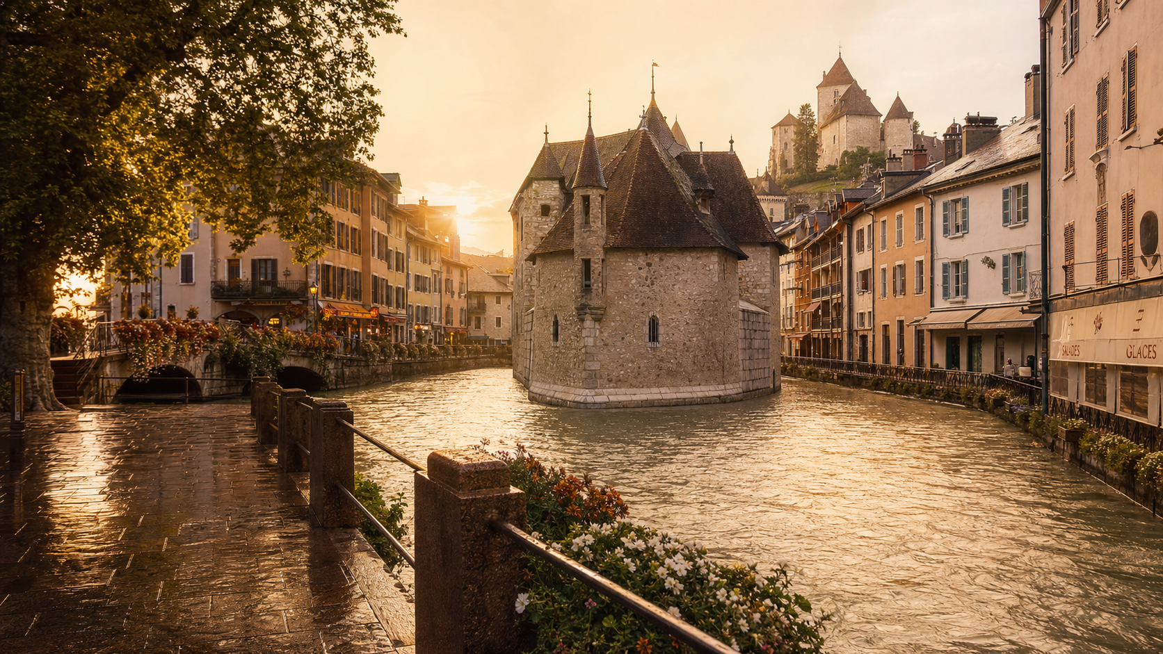 Que faire à Annecy en 3 jours : Palais de l’Île au Thiou, vieille ville au golden hour