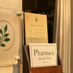 Pharmacie art de vivre à Éragny : enseigne Pharmacie Art de Vivre en vitrine